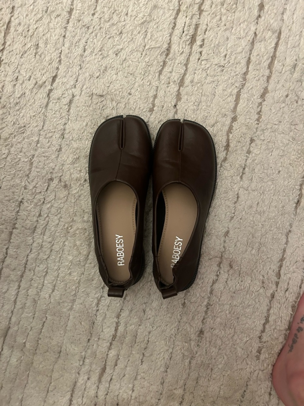 Brown Split-Toe Women’s Leather Flats